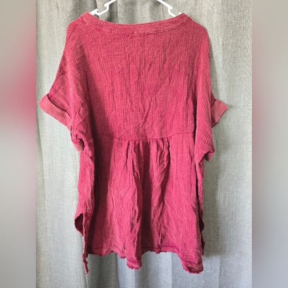 Umgee Mineral Wash Gauze Tunic Top V Neck Wine Red Size L Short Sleeve - Picture 4 of 6